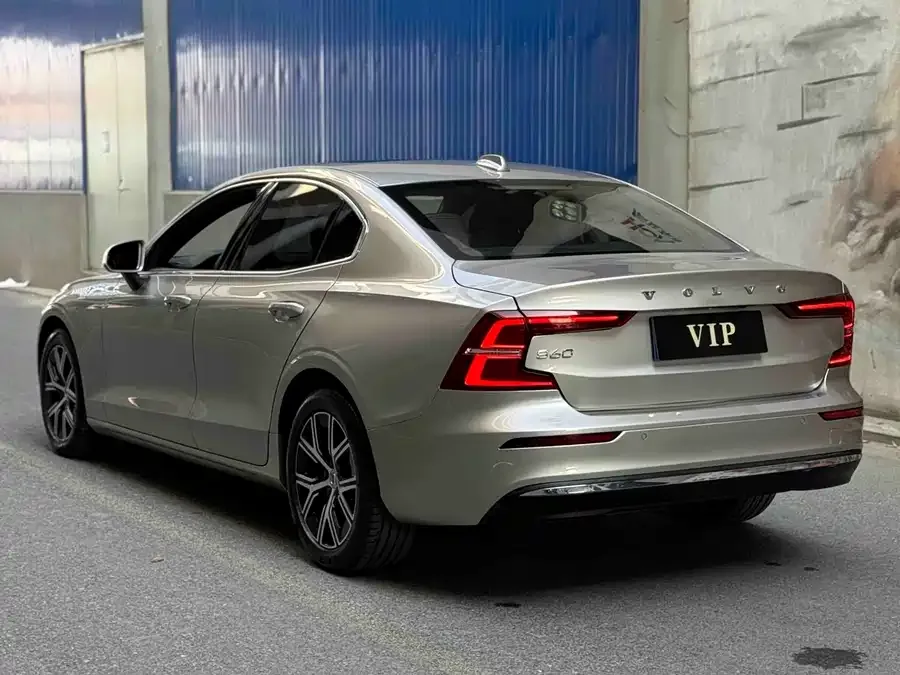 Volvo S60 2023 B4 Zhiyuan Luxury Edition 2023 — миниатюра 2