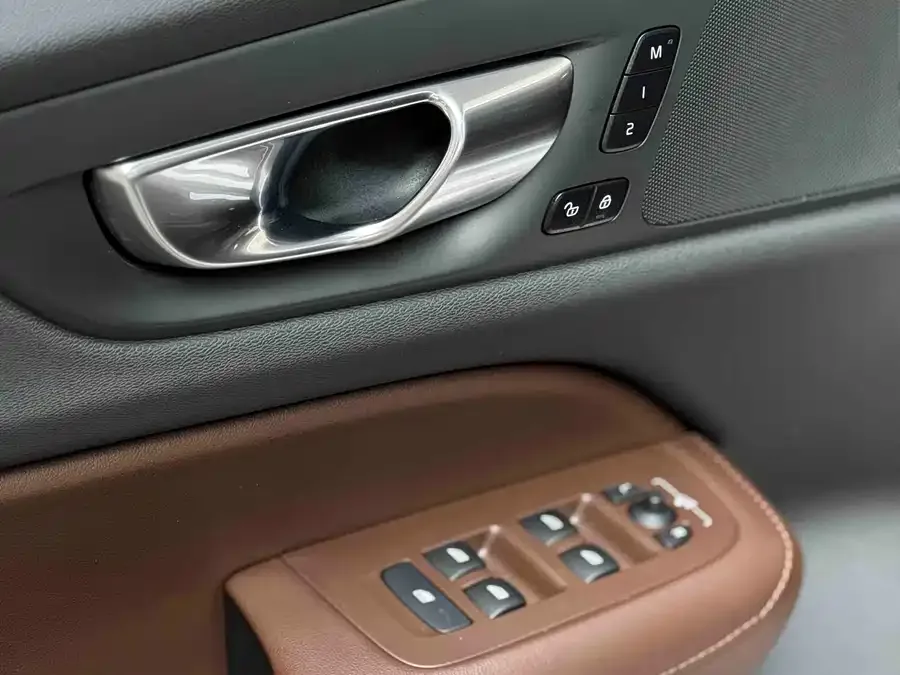 Volvo S60 2023 B4 Zhiyuan Luxury Edition 2023 — миниатюра 3