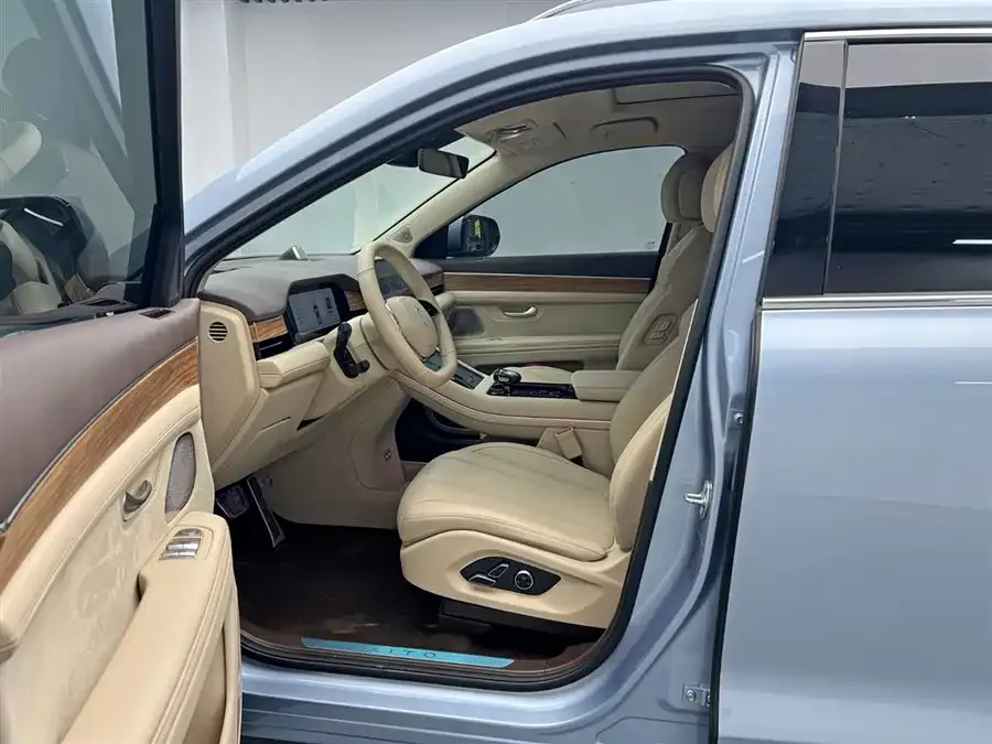 AITO M7 M7 2024 1.5T RWD Plus Edition 6 Seaters 2023 — миниатюра 4