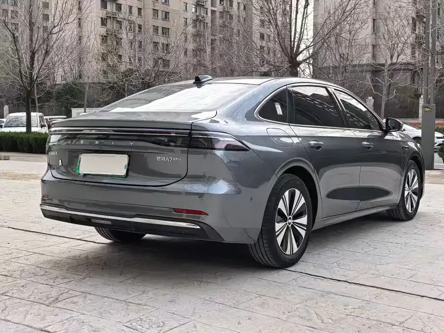 Geely Galaxy A7 Galaxy A7 2025 EM-i 150km Explorer+ Edition 2025 — миниатюра 4