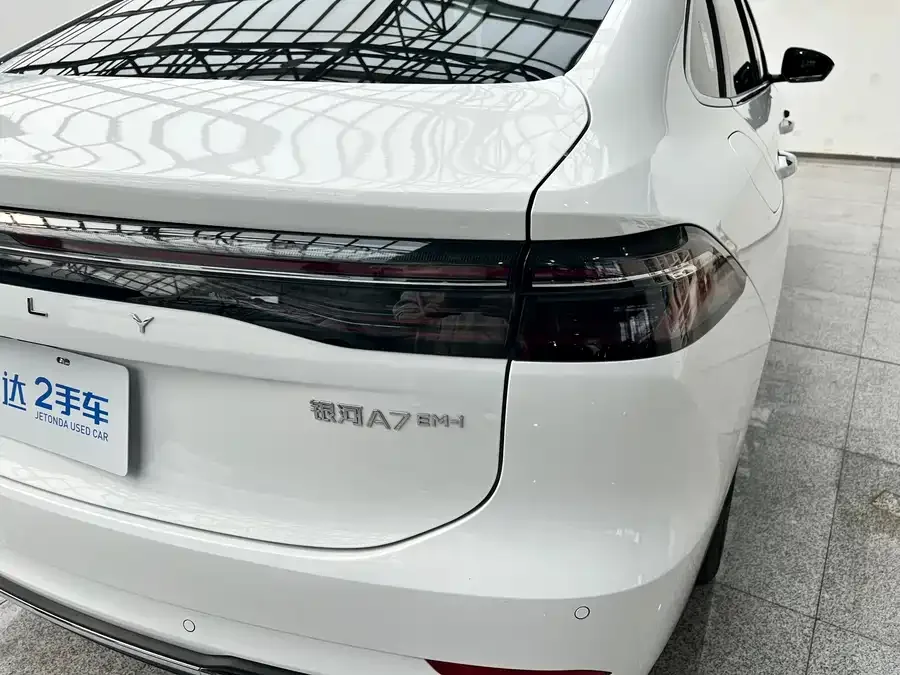 Geely Galaxy A7 Galaxy A7 2025 EM-i 150km Explorer+ Edition 2025 — миниатюра 3