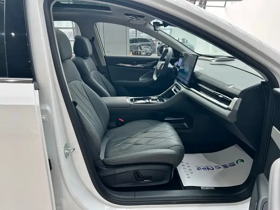 Geely Galaxy A7 Galaxy A7 2025 EM-i 150km Explorer+ Edition 2025 — миниатюра 4