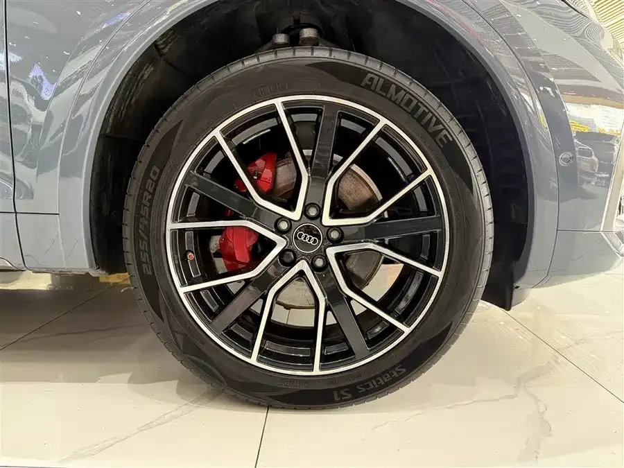 Audi Q5L Sportback 2022 40 TFSI RS kit burning speed type 2022 — миниатюра 3