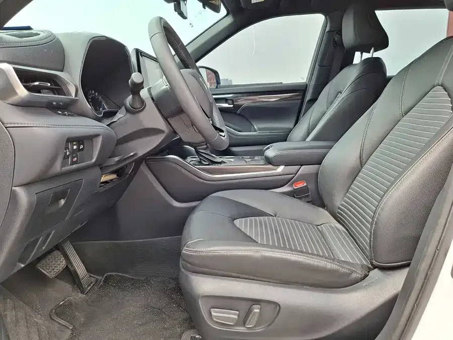 Toyota Crown Land Crown Land 2023 2.5L HEV 4WD Deluxe Edition 2024 — миниатюра 3