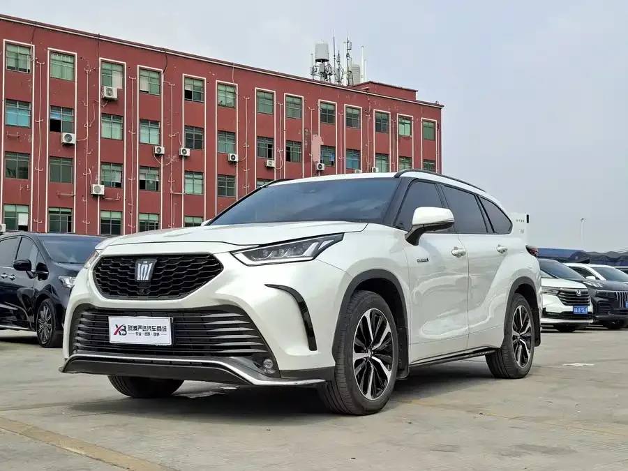Toyota Crown Land 2024