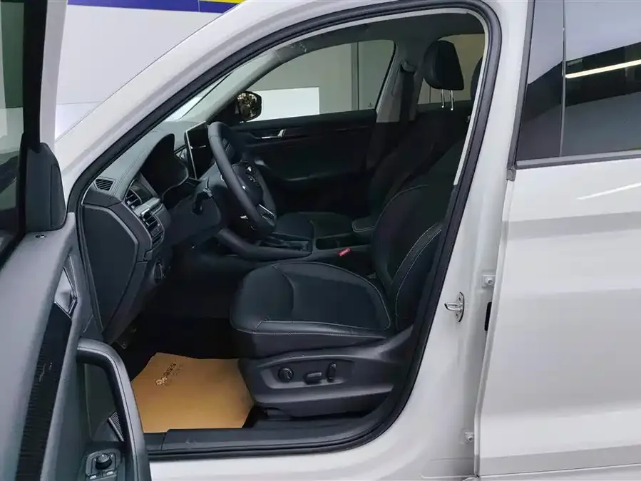 Skoda Kodiaq Kodiak 2024 TSI330 5-seater two-wheel drive powerful version 2024 — миниатюра 3