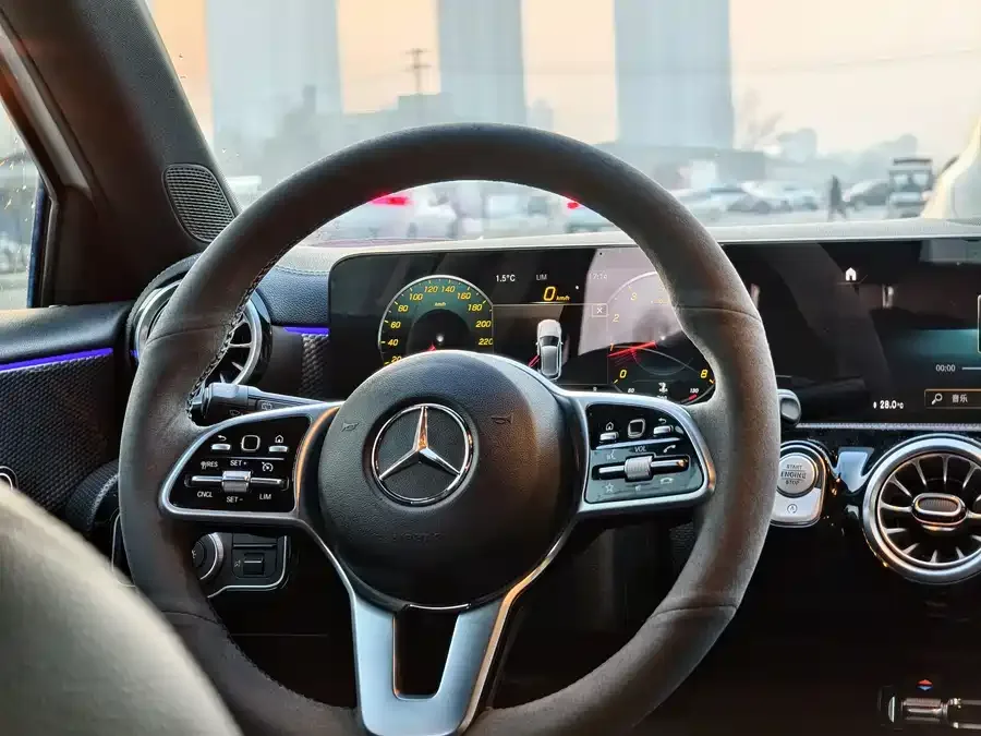 Mercedes-Benz Grade A Mercedes-Benz A-Class (Imported) 2022 A 200 Fashion 2023 — миниатюра 4
