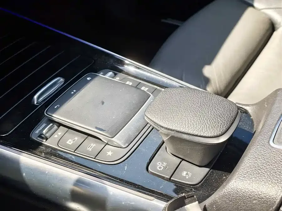 Mercedes-Benz GLA AMG Mercedes-Benz GLA AMG 2022 AMG GLA 35 4MATIC 2022 — миниатюра 4