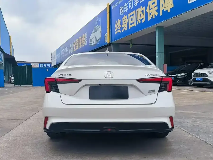 Honda Integra Stylish 2022 240TURBO CVT Deluxe Edition 2022 — миниатюра 3