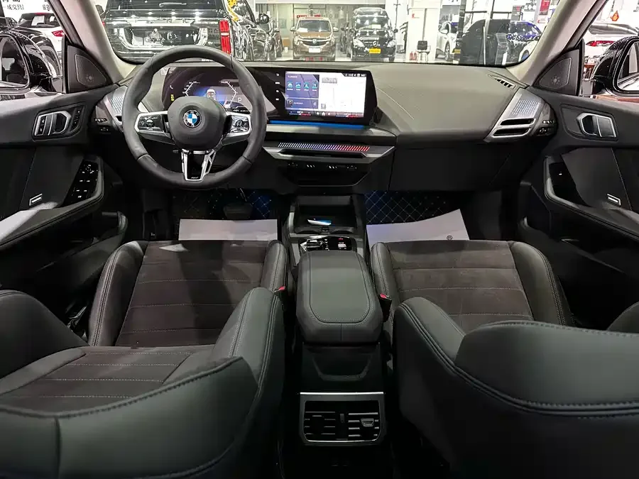 BMW 2 Series 2026 BMW 2 Series 225L M Sport Shadow Edition 2026 — миниатюра 3