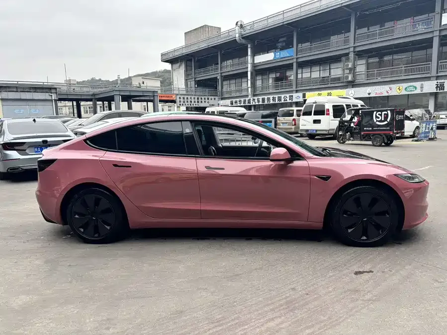 Tesla Model 3 Model 3 2025 rear-wheel drive version 2025 — миниатюра 4