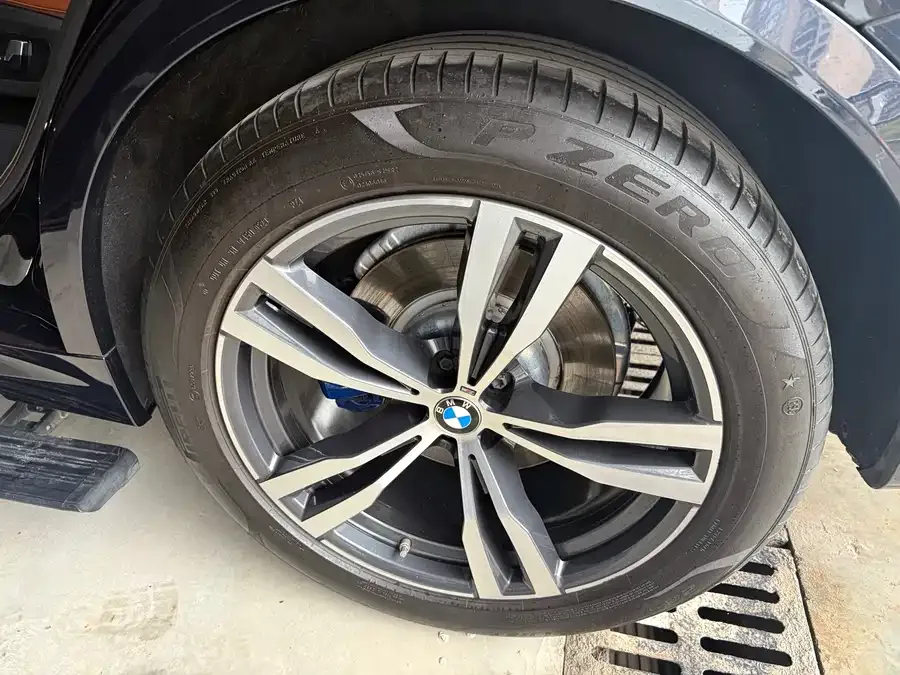 BMW X7 2023 xDrive40i Exclusive M Sport Package 2024 — миниатюра 3