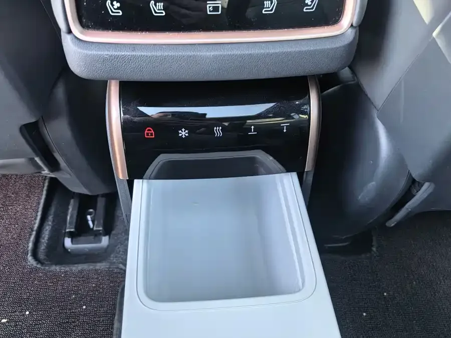 Dongfeng e008 e008 2024 210Max Extended Range 6-seater 2025 — миниатюра 3