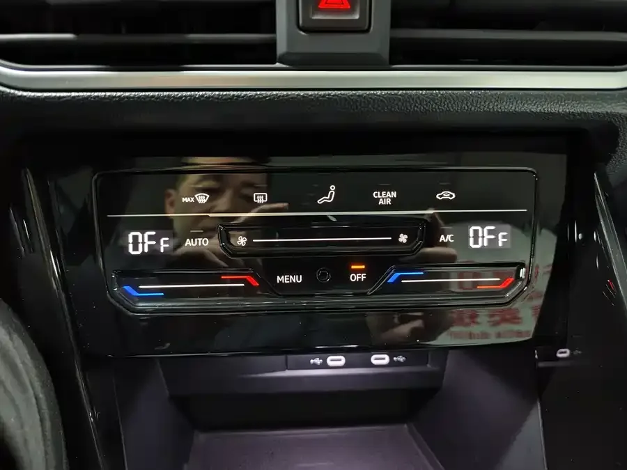 Volkswagen Tayron GTE plug-in hybrid Tanyue GTE plug-in hybrid 2023 280TSI 5th Anniversary Edition 2024 — миниатюра 4