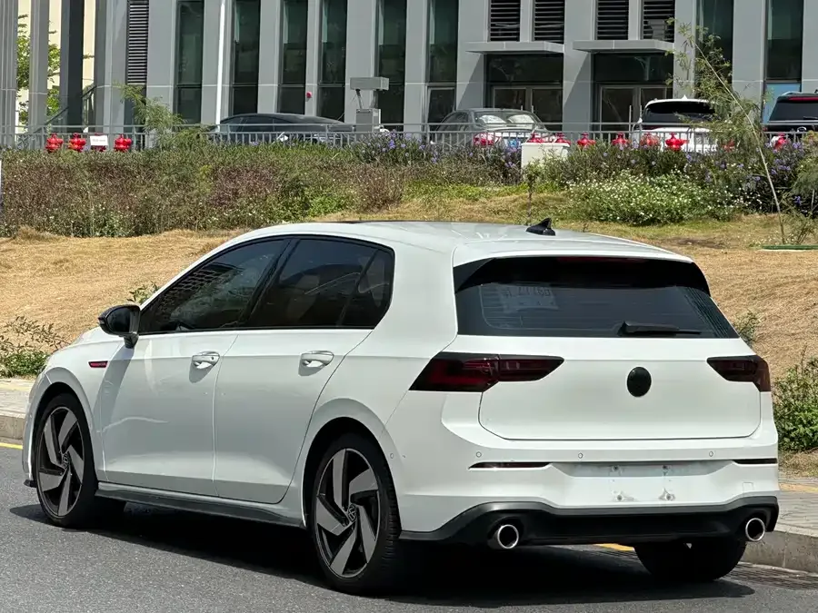 Volkswagen GOLF GTI Golf GTI 2021 facelift 380TSI DSG GTI 2022 — миниатюра 3