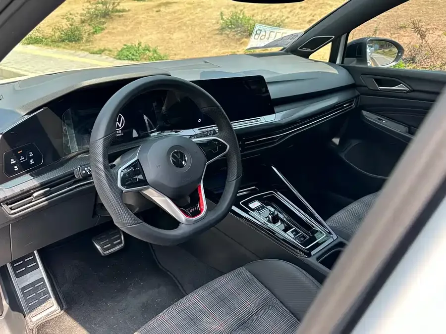 Volkswagen GOLF GTI Golf GTI 2021 facelift 380TSI DSG GTI 2022 — миниатюра 4