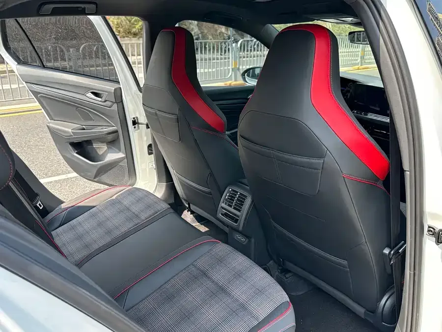 Volkswagen GOLF GTI Golf GTI 2021 facelift 380TSI DSG GTI 2022 — миниатюра 5