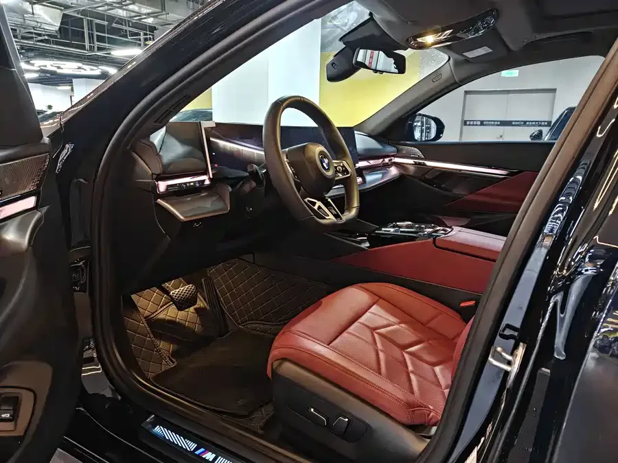 BMW 5 Series 2026 BMW 5 Series 530Li Leading M Sport Package 2026 — миниатюра 2