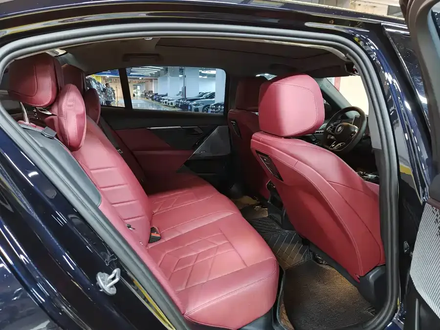 BMW 5 Series 2026 BMW 5 Series 530Li Leading M Sport Package 2026 — миниатюра 3