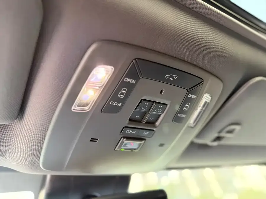 Toyota Sienna SIENNA 2023 2.5L Hybrid Premium Edition 2023 — миниатюра 5