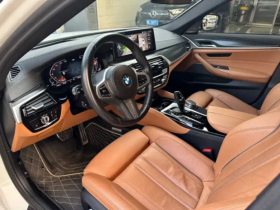 BMW 5 Series BMW 5 Series (Imported) 2022 Model 2 530i Fashion Edition M Sports Package 2023 — миниатюра 4