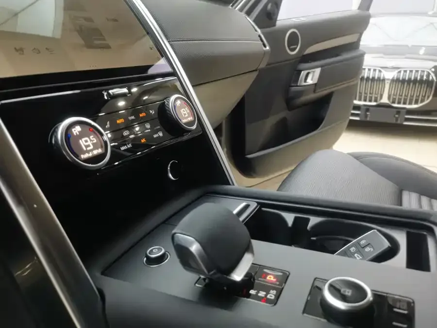 Land Rover finds Discover the 2023 360PS R-Dynamic S 2022 — миниатюра 3