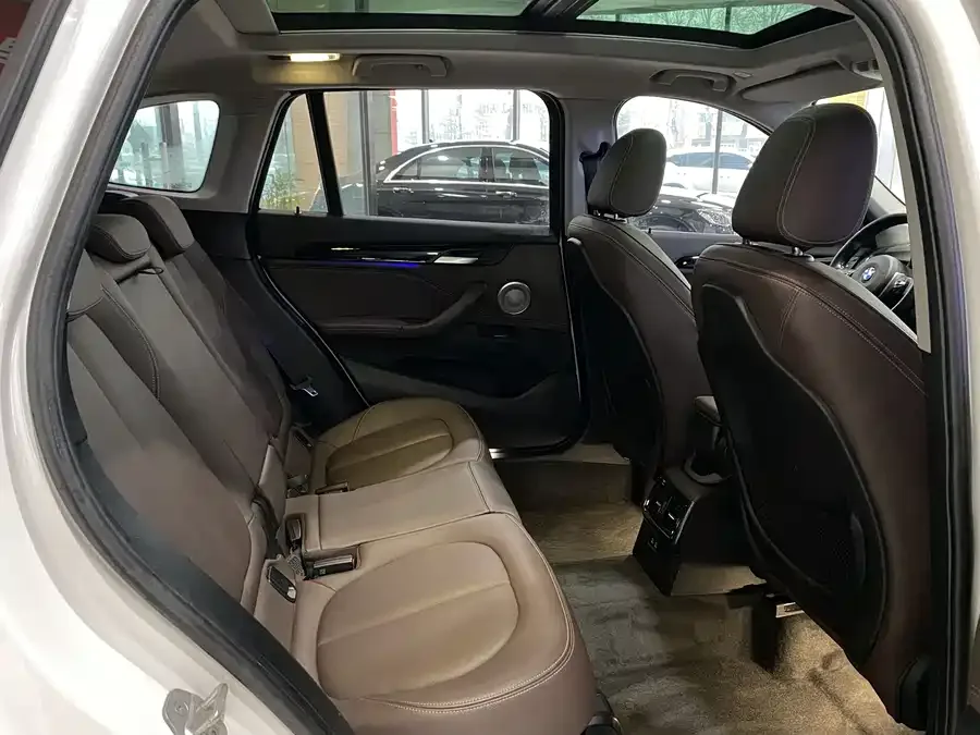 BMW X1 2022 sDrive25Li Leading Edition 2022 — миниатюра 4