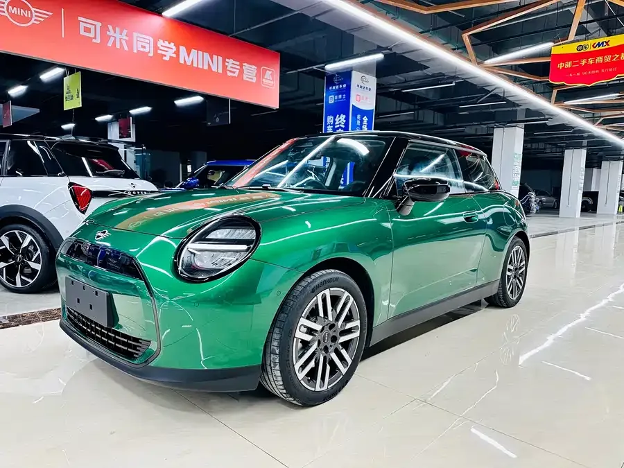 MINI electric COOPER Electric MINI COOPER 2025 456km COOPER E Classic 2025 — фото 1, купить с доставкой в Москву