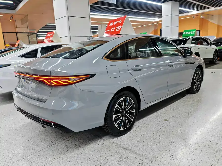Chery Fengyun A8L Fengyun A8L 2025 1.5TGDI 145km Comfort Edition 2026 — миниатюра 2