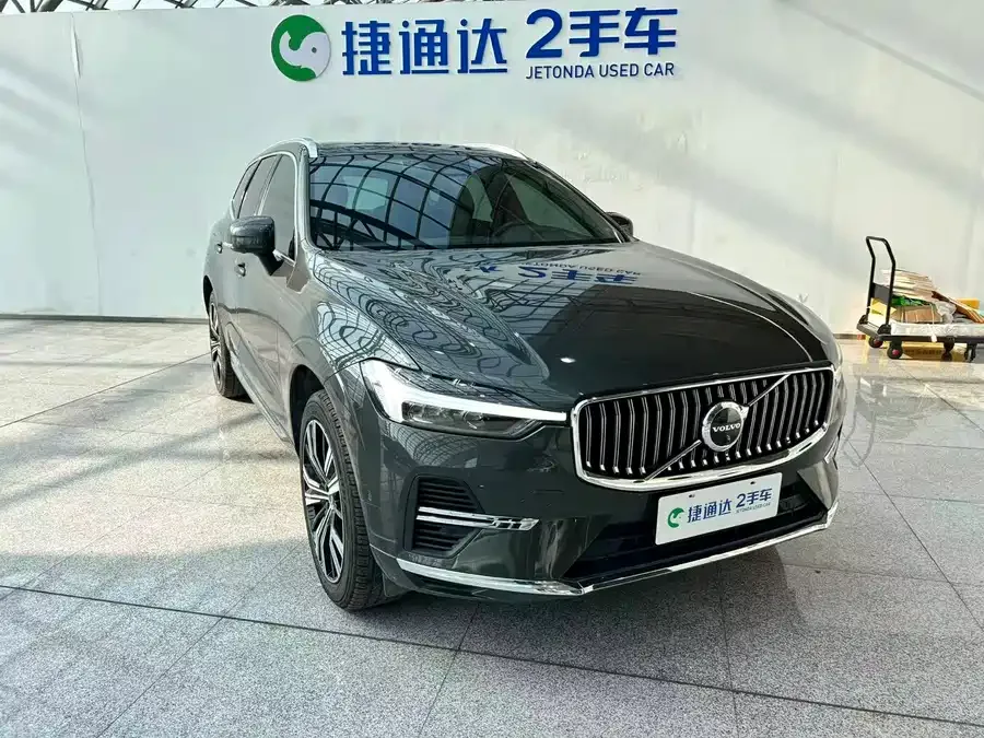 Volvo XC60 Plug-in Hybrid 2022 T8 Plug-in Hybrid 4WD Zhiyuan Luxury Edition 2022 — миниатюра 2
