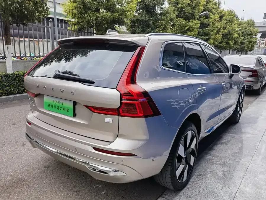 Volvo XC60 Plug-in Hybrid 2024 T8 Plug-in Hybrid Long-range Four-wheel Drive Zhiyuan Luxury Edition 2024 — миниатюра 2