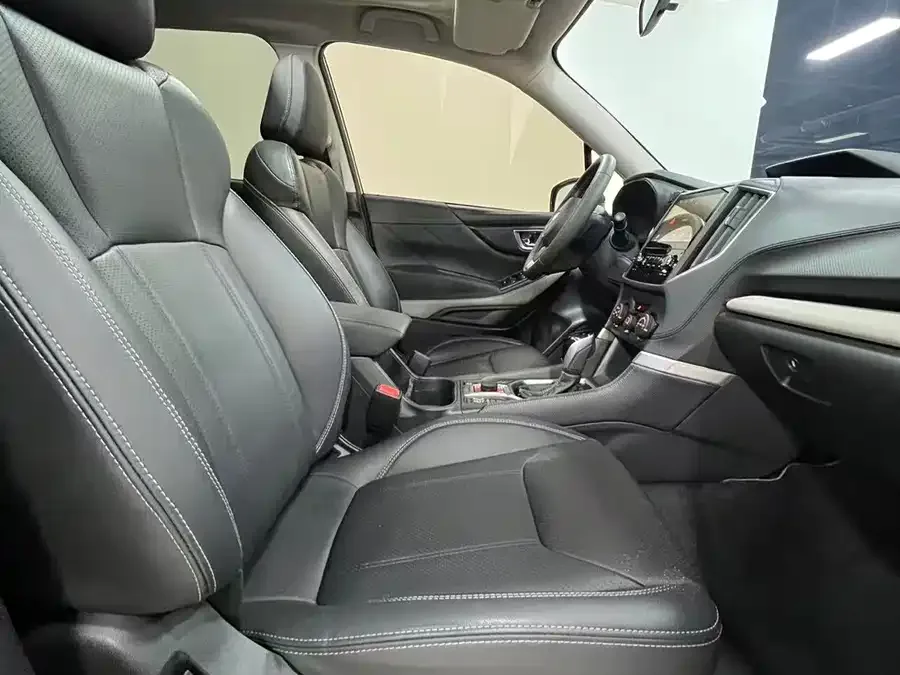 Subaru Forester 2022 Forester 2.0i AWD Luxury Edition 2022 — миниатюра 5