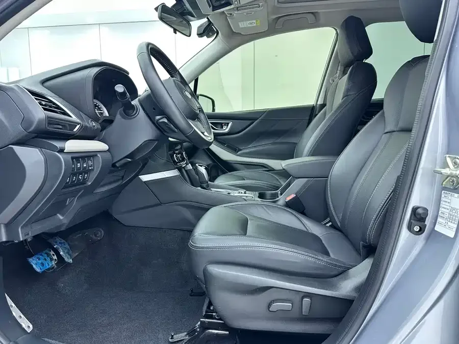 Subaru Forester 2022 Forester 2.0i AWD Ultimate Edition EyeSight 2022 — миниатюра 4