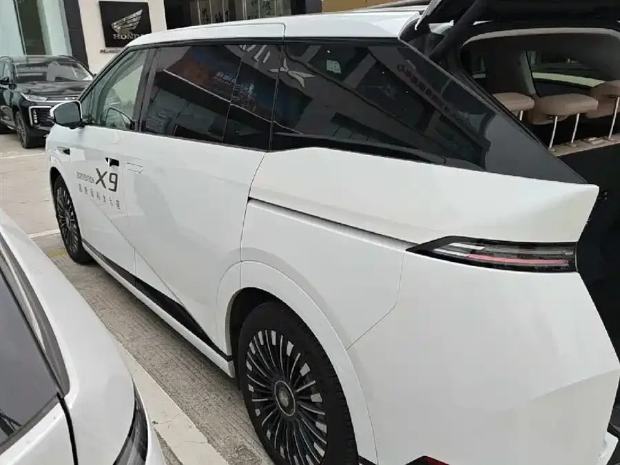 XPeng XPeng X9 XPeng X9 2025 model, pure electric, 740km ultra-long range (Max). 2025 — миниатюра 2