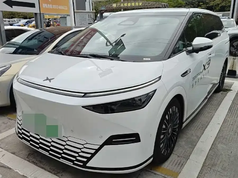 XPeng XPeng X9 2025