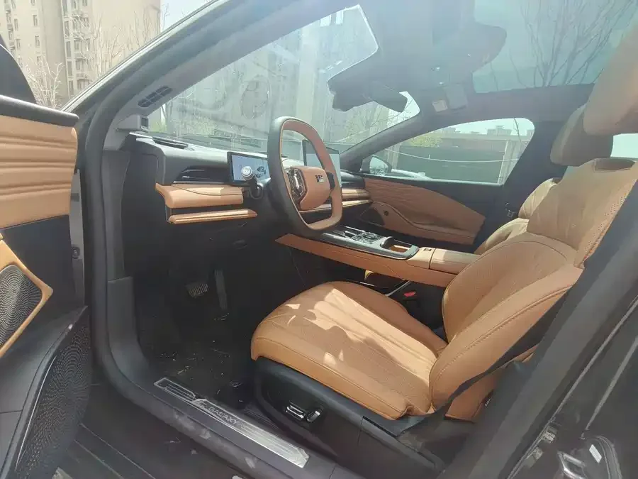 Geely Galaxy Star 8 Galaxy Star 8 2025 130km EM-i Premium Edition 2025 — миниатюра 4