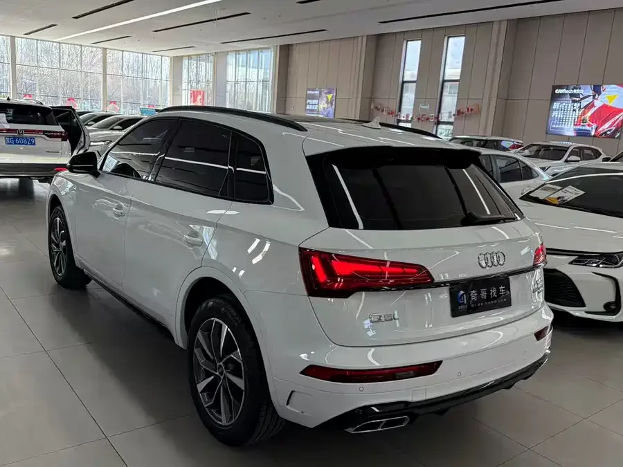 Audi Q5L 2024 40 TFSI Luxury Dynamic Edition 2024 — миниатюра 2