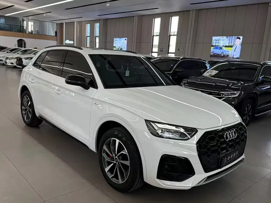 Audi Q5L 2024 40 TFSI Luxury Dynamic Edition 2024 — фото 1, купить с доставкой в Москву