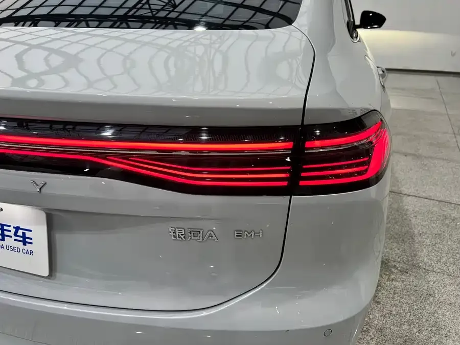 Geely Galaxy A7 Galaxy A7 2025 EM-i 150km Explorer+ Edition 2025 — миниатюра 3