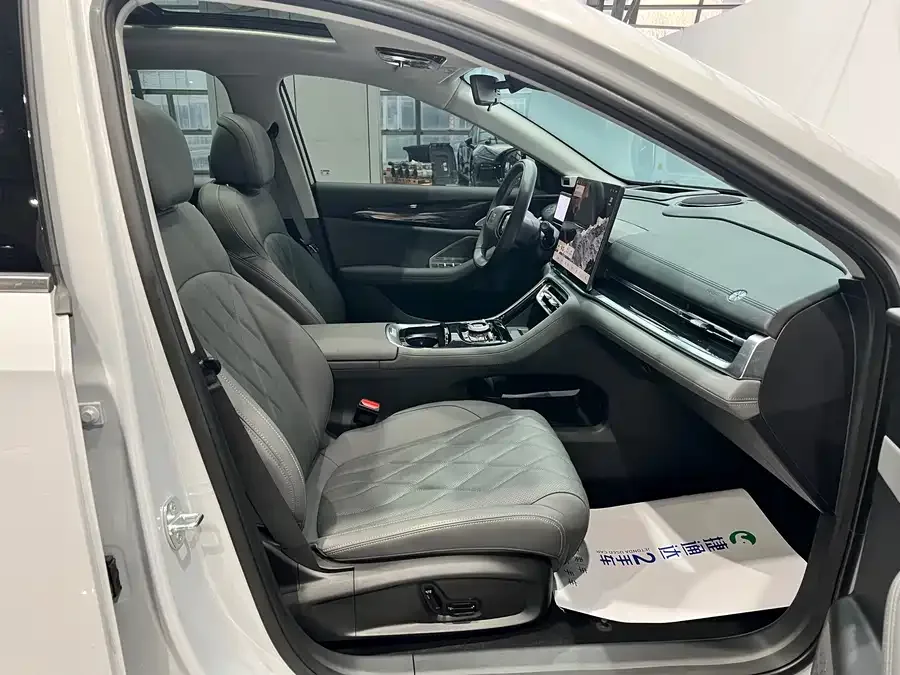 Geely Galaxy A7 Galaxy A7 2025 EM-i 150km Explorer+ Edition 2025 — миниатюра 4