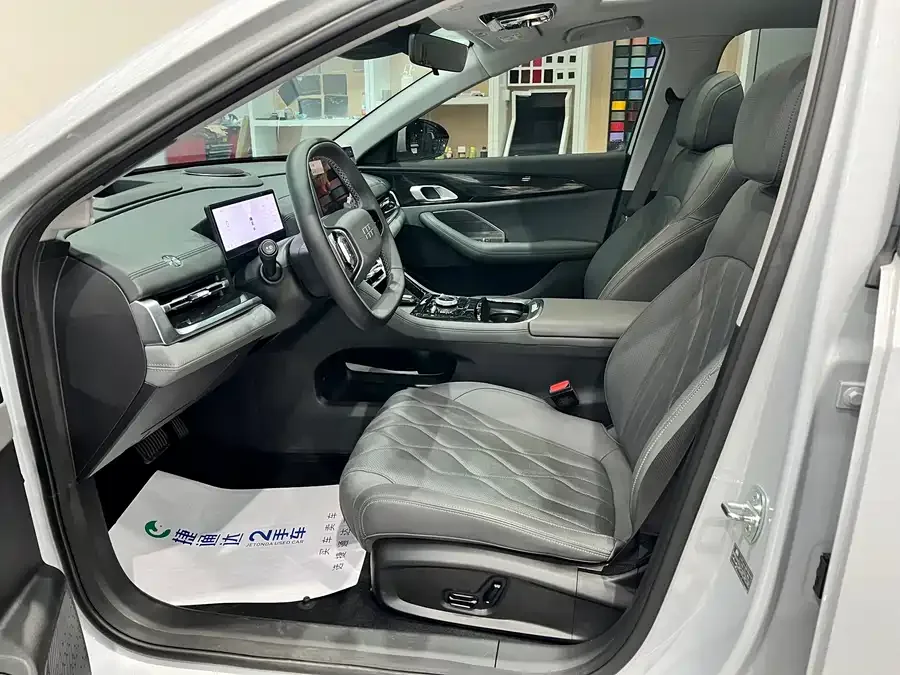 Geely Galaxy A7 Galaxy A7 2025 EM-i 150km Explorer+ Edition 2025 — миниатюра 5