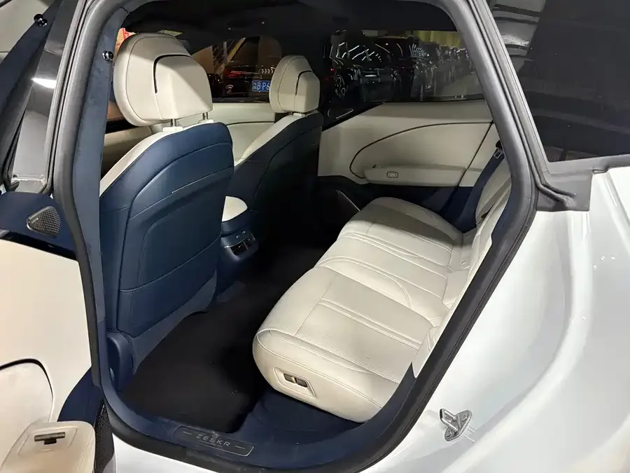 Zeekr 007 Zeekr 007 2024 4WD version 75kWh 2024 — миниатюра 2