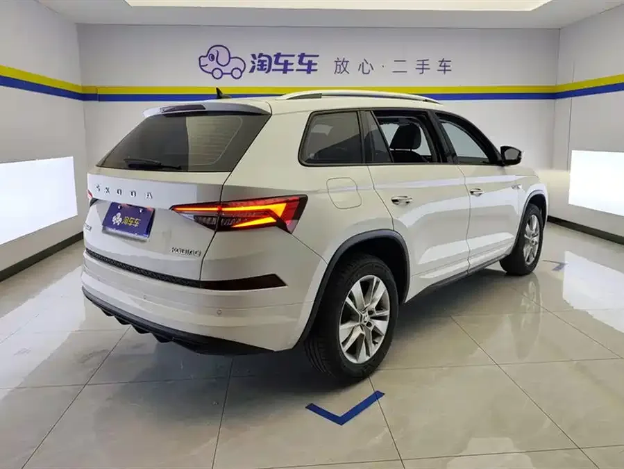 Skoda Kodiaq Kodiak 2024 TSI330 5-seater two-wheel drive powerful version 2024 — миниатюра 3