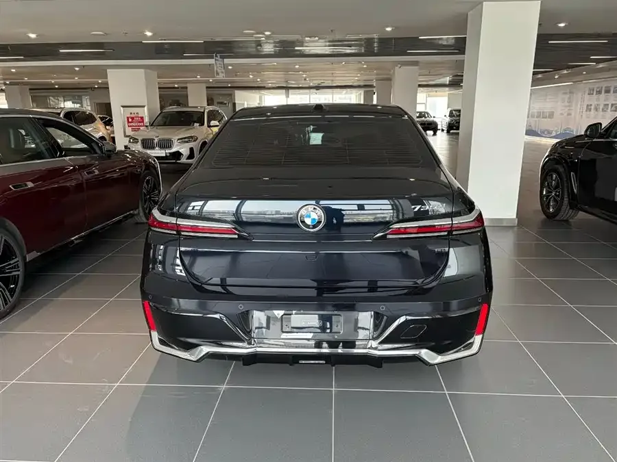 BMW 7 Series BMW 7 Series 2023 735Li M Sport Package 2025 — миниатюра 4