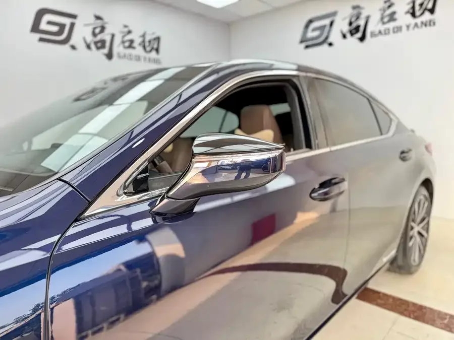Lexus ES 2022 300h Premium Edition 2022 — миниатюра 2
