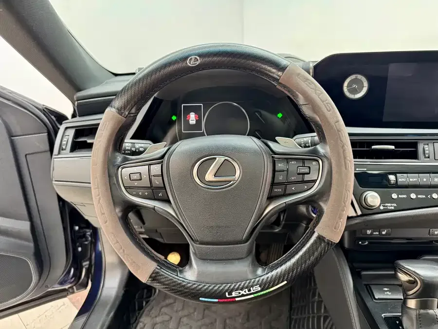 Lexus ES 2022 300h Premium Edition 2022 — миниатюра 5