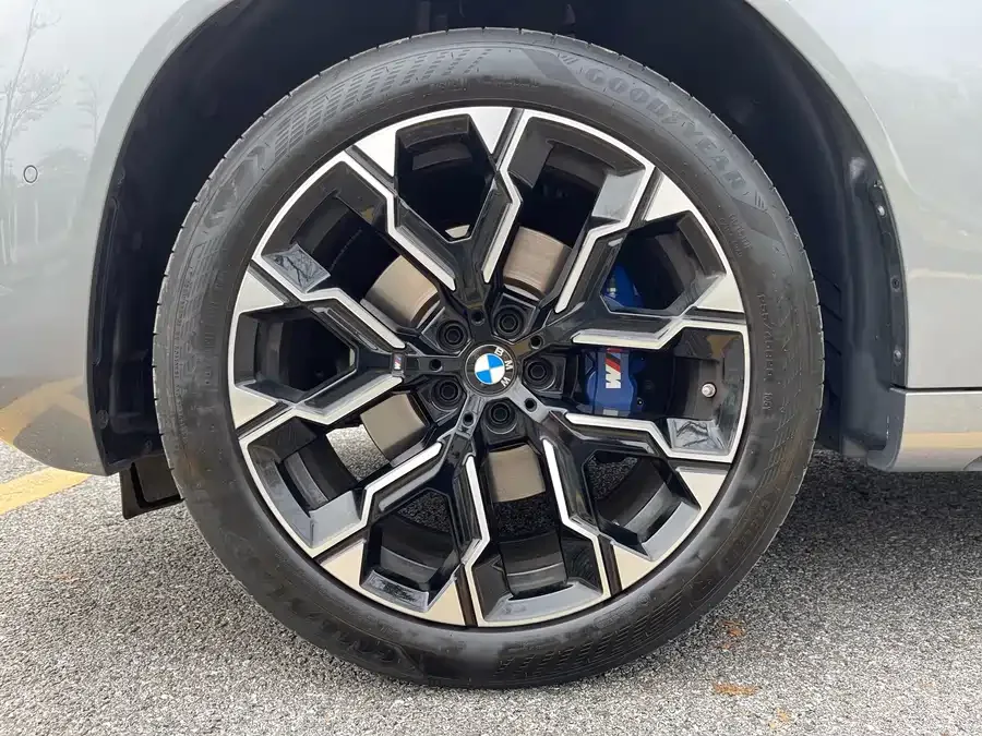 BMW X3 2025 xDrive30L Exclusive M Sport Package 2025 — миниатюра 3