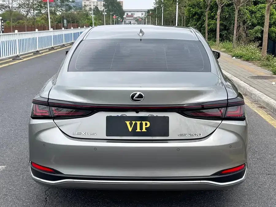 Lexus ES 2025 200 Premium Edition 2024 — миниатюра 2