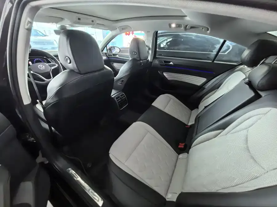 Volkswagen Magotan Magotan 2026 30 million selected model 380TSI DSG luxury model 2025 — миниатюра 2