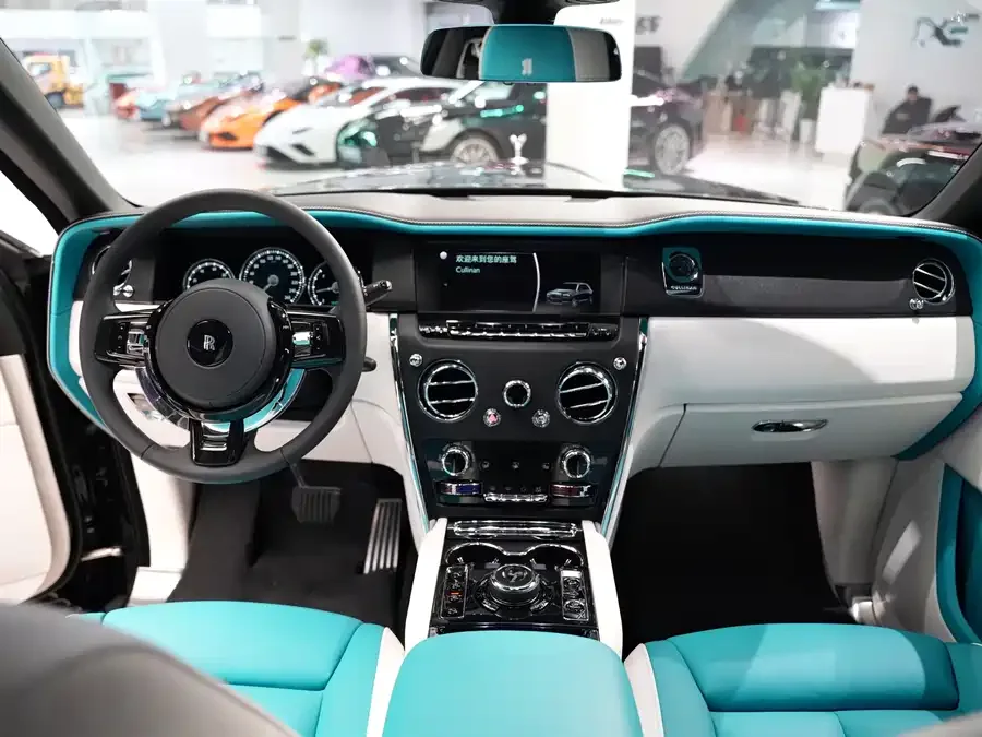Rolls-Royce Cullinan Cullinan 2018 five-seat version 2022 — миниатюра 2